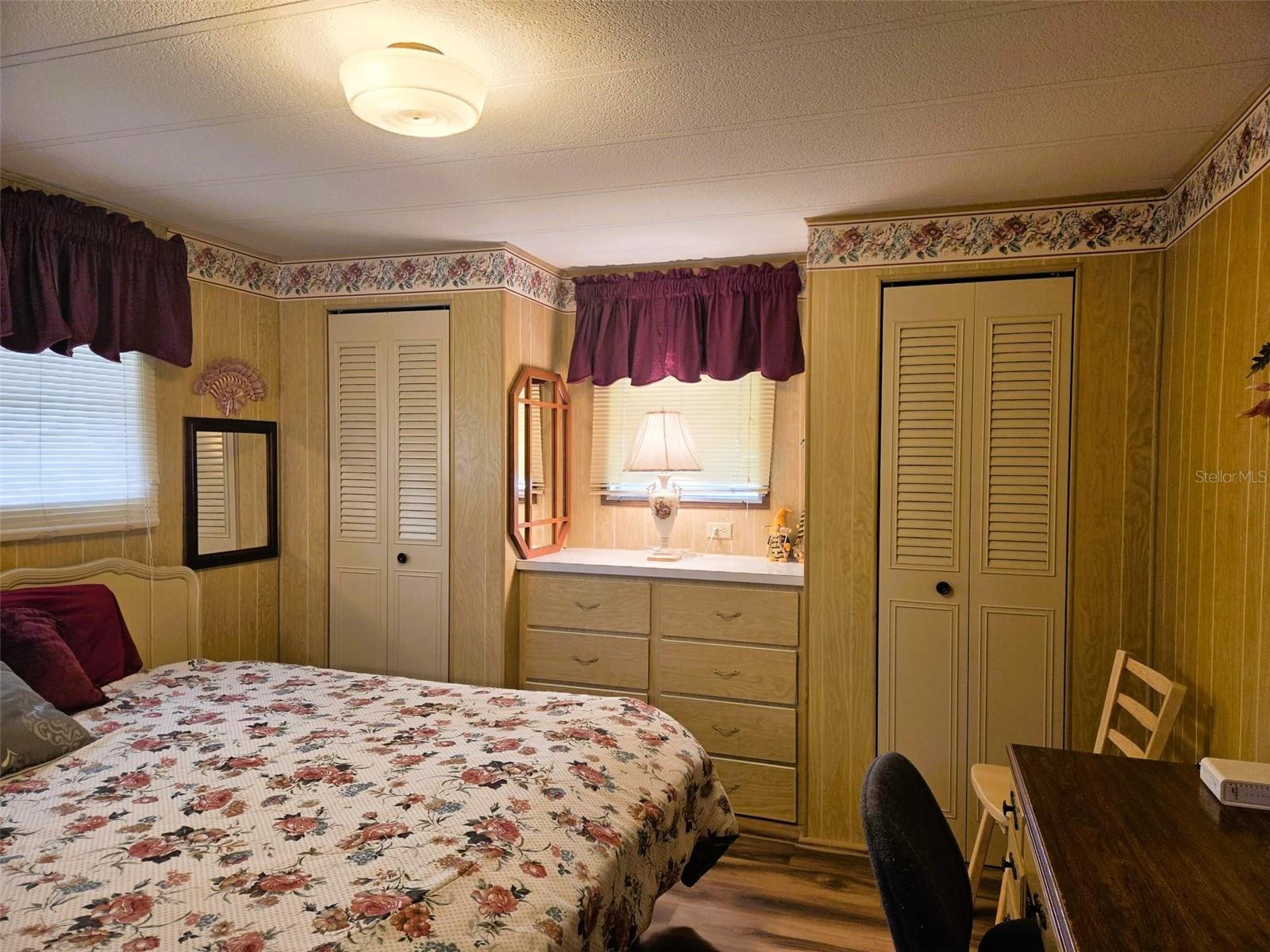 OAKWOOD MANOR - Residential