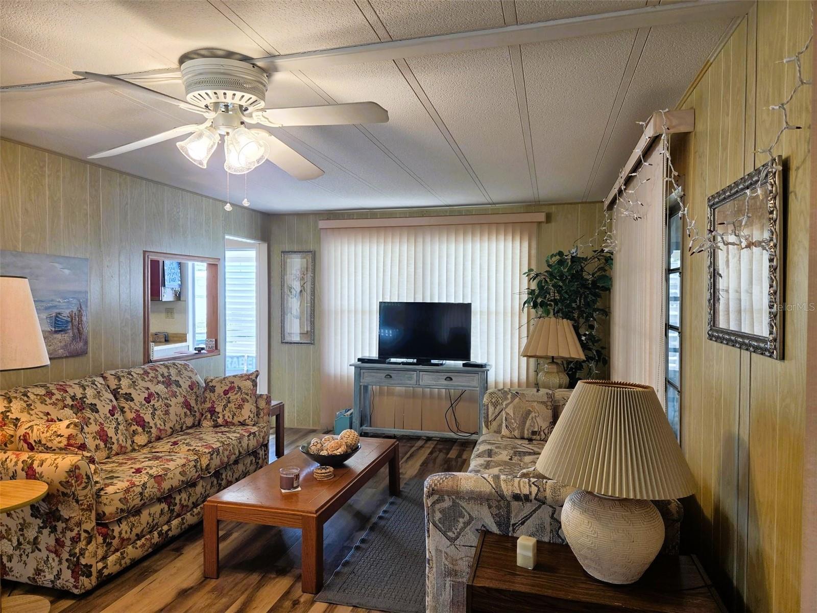 OAKWOOD MANOR - Residential