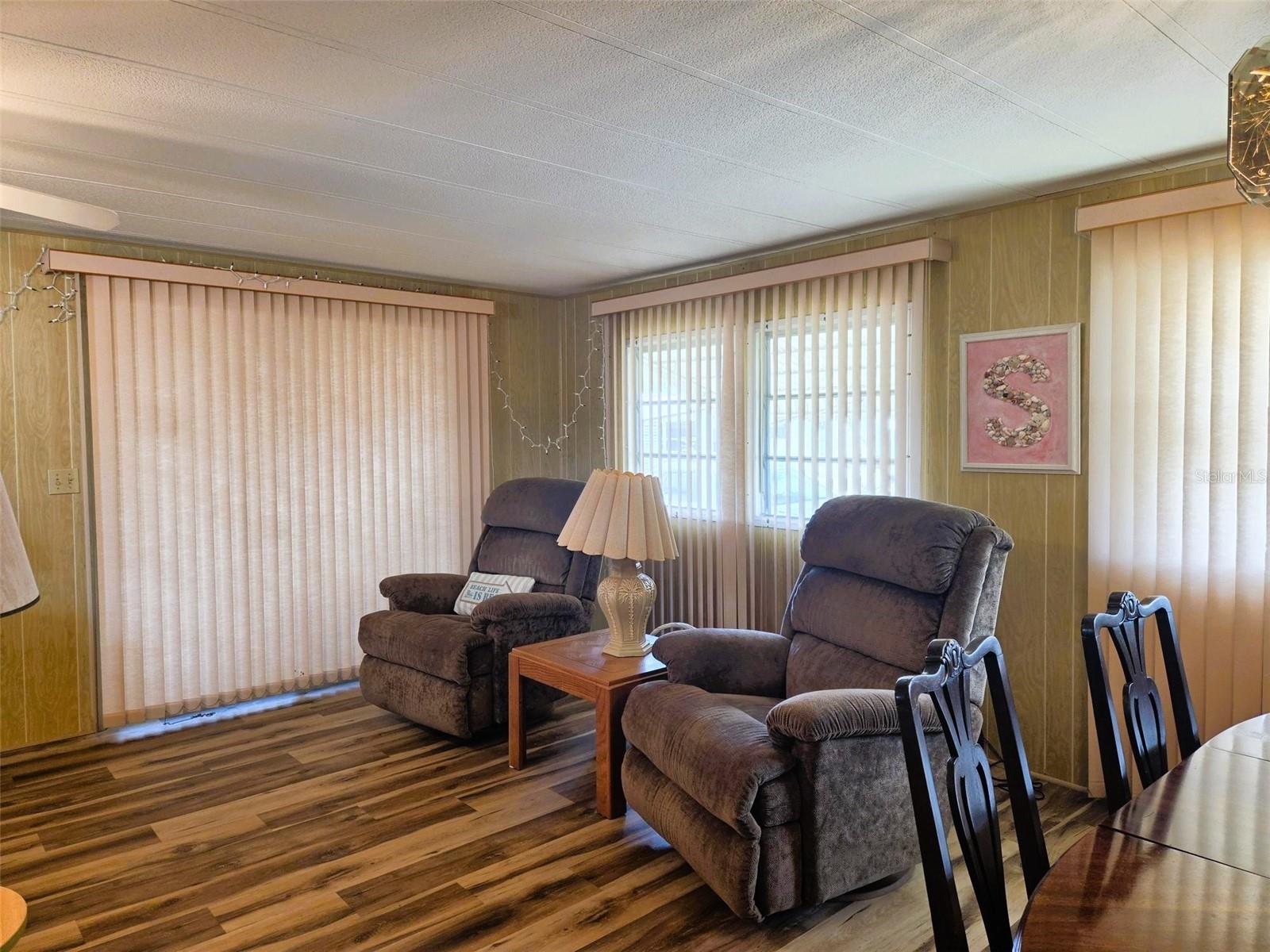 OAKWOOD MANOR - Residential