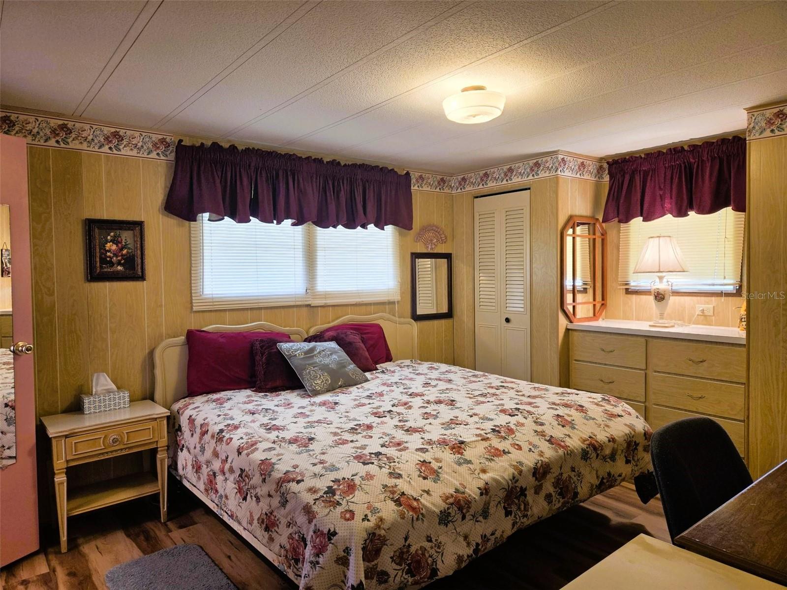 OAKWOOD MANOR - Residential