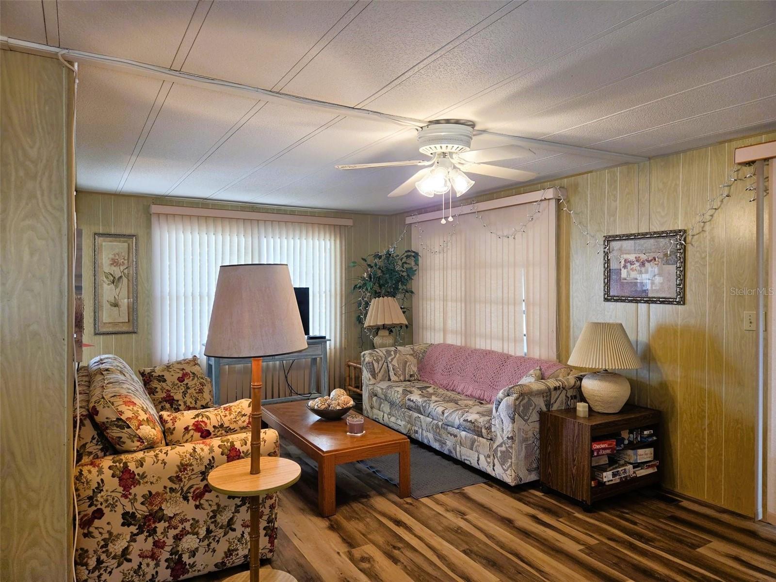 OAKWOOD MANOR - Residential