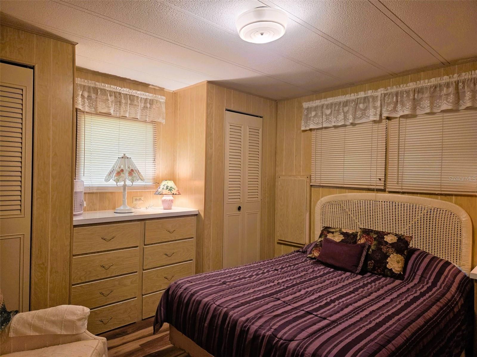 OAKWOOD MANOR - Residential