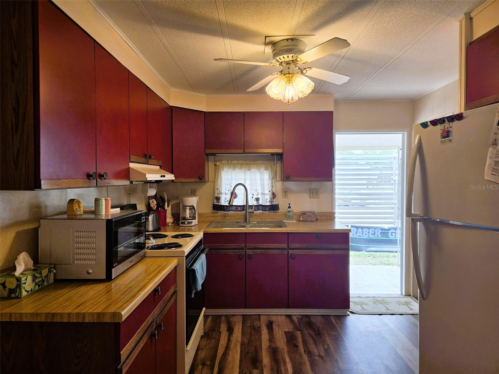 OAKWOOD MANOR - Residential