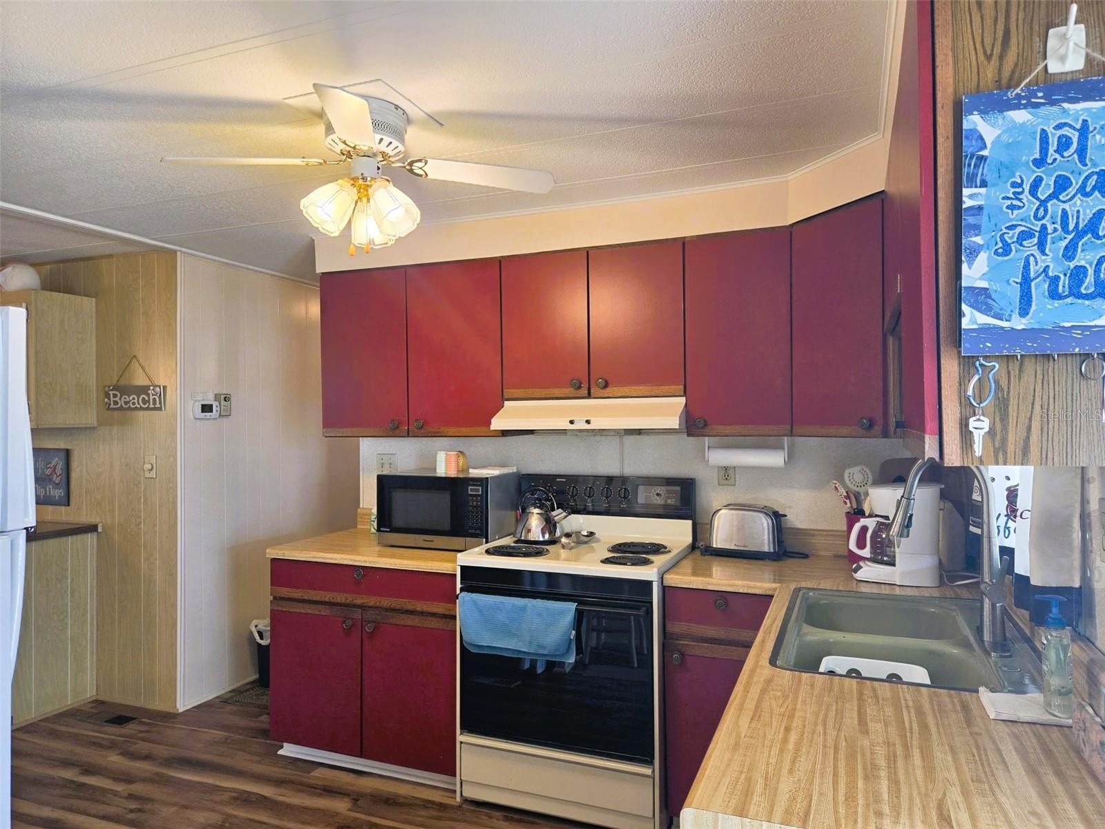 OAKWOOD MANOR - Residential