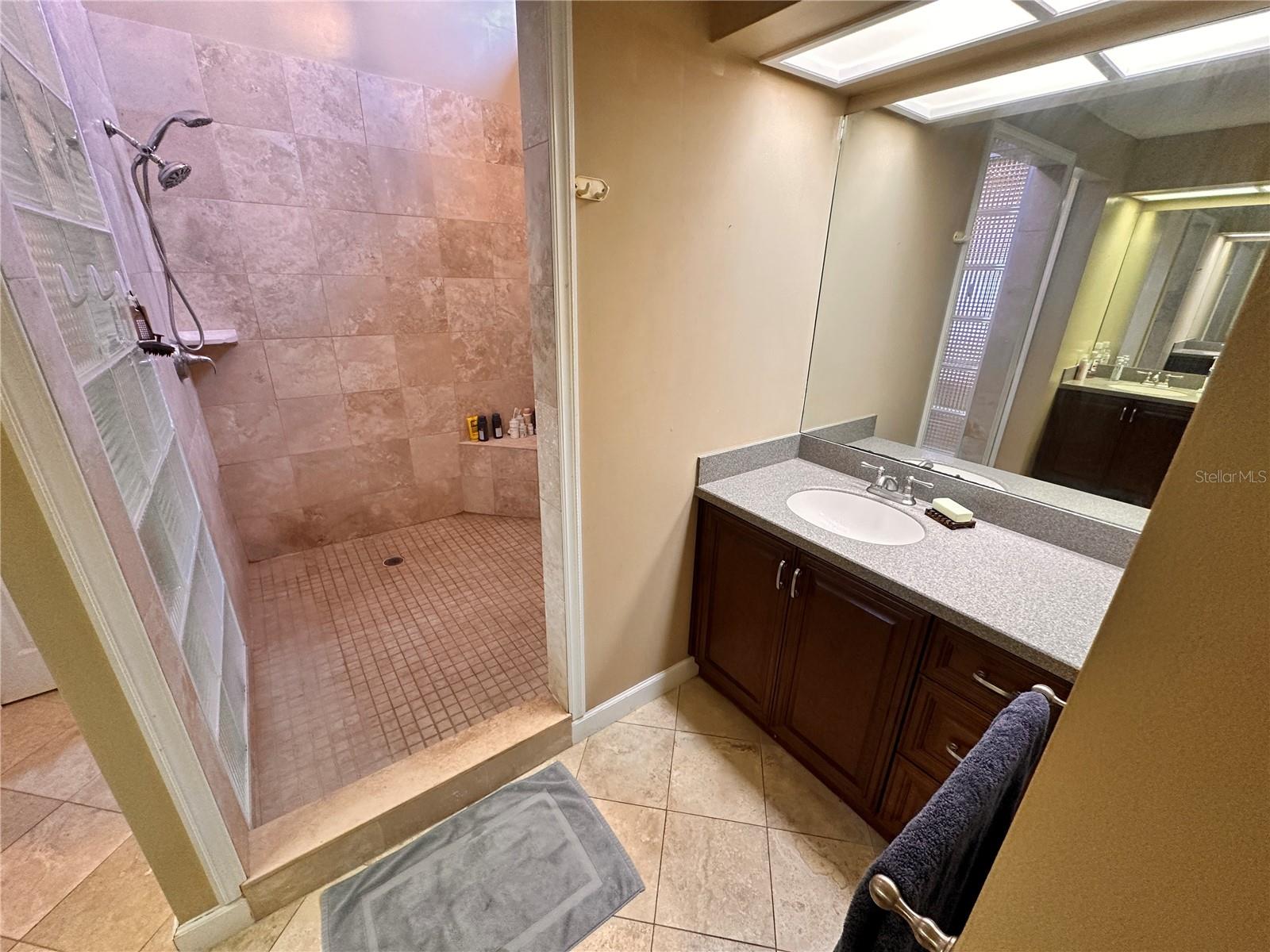 BAY PORT COLONY PH II UN I - Residential