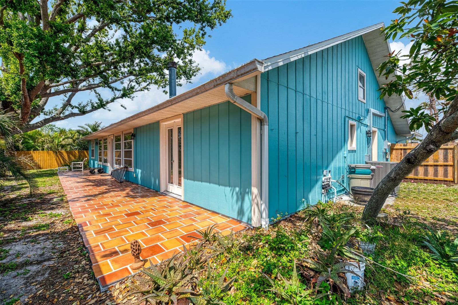 SOUTH VENICE - Residential