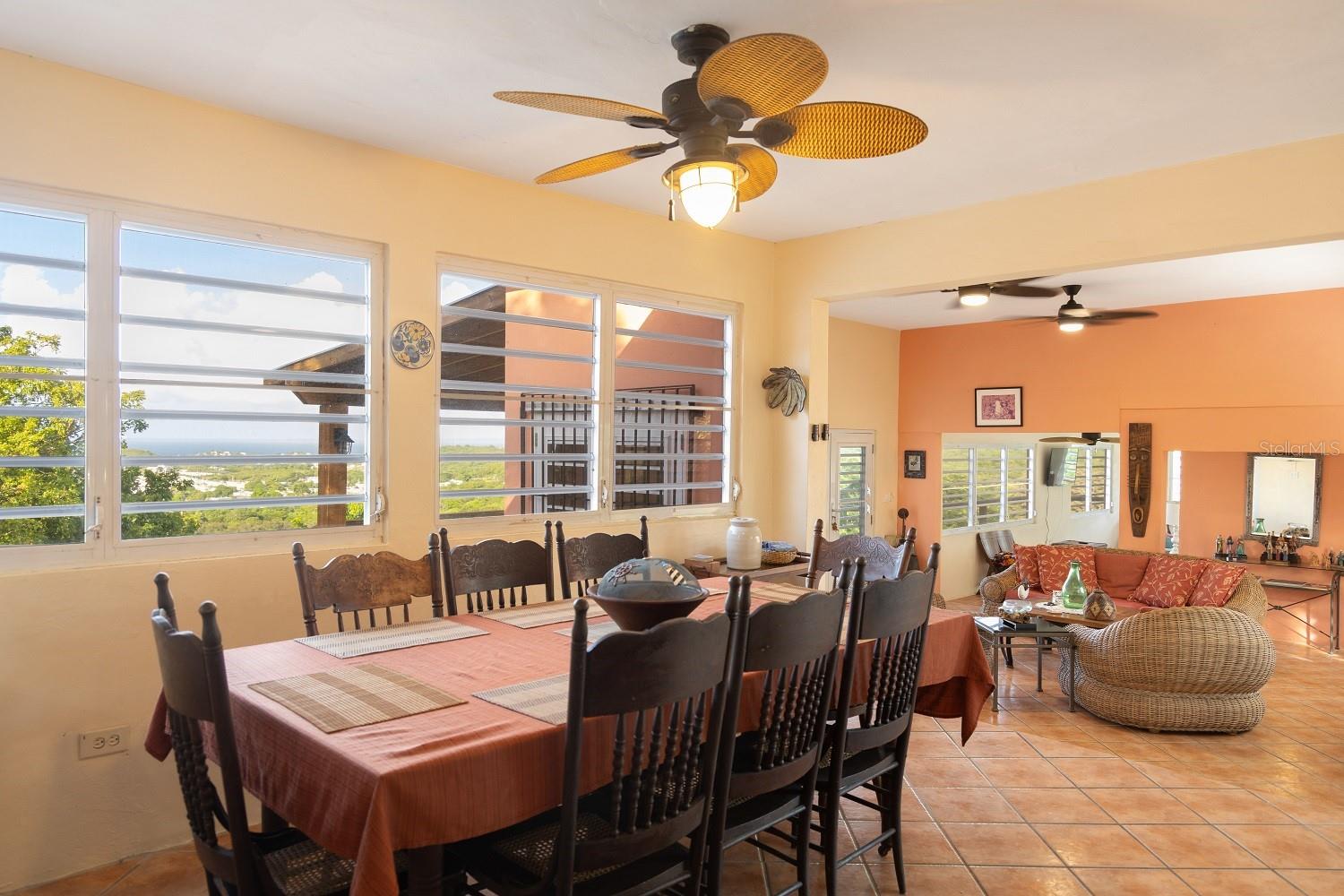 LOS CHIVOS - Residential