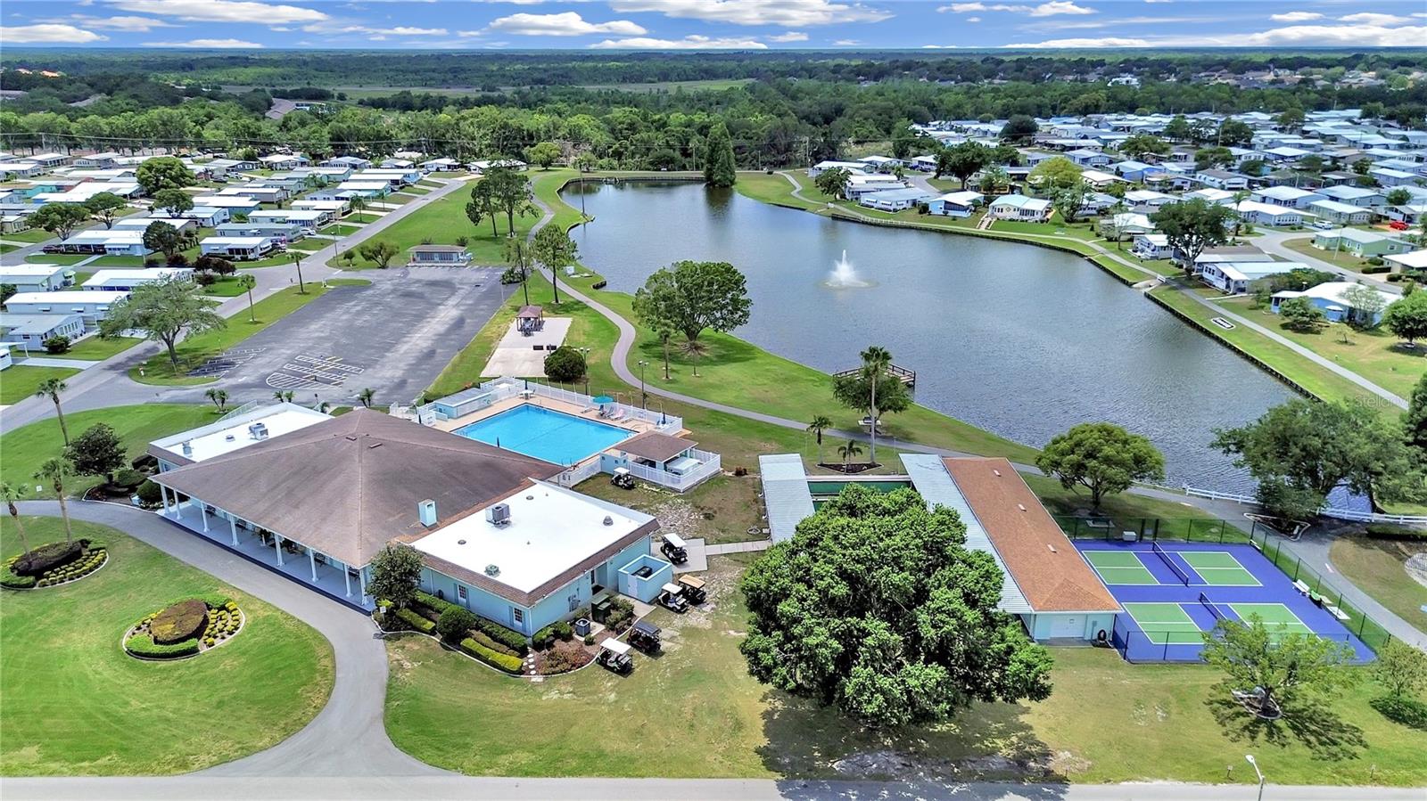 FOXWOOD LAKE ESTATES - Residential