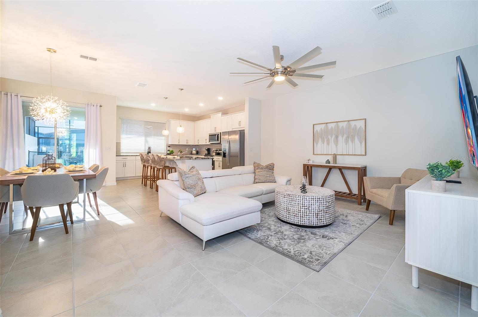 1696 TROPICAL PALMS CIRCLE