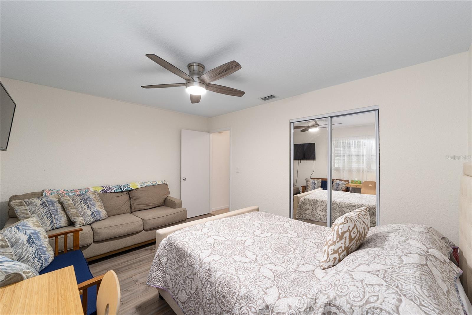 ON TOP OF THE WORLD - Residential