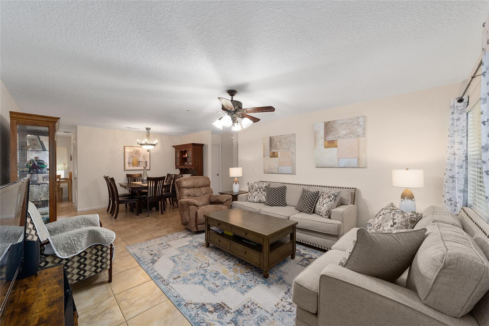 ON TOP OF THE WORLD - Residential