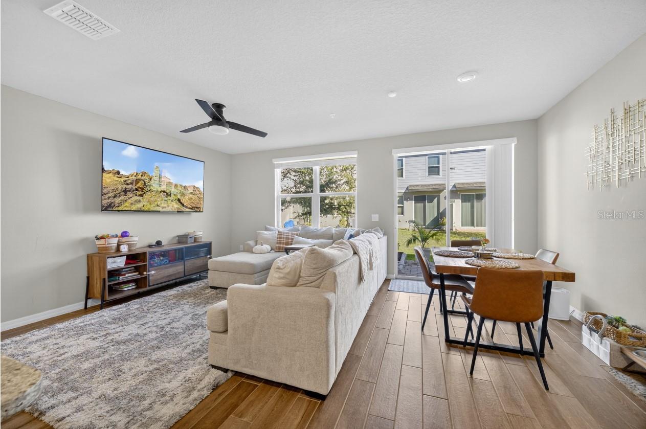 PRAIRIE MDWS - Residential