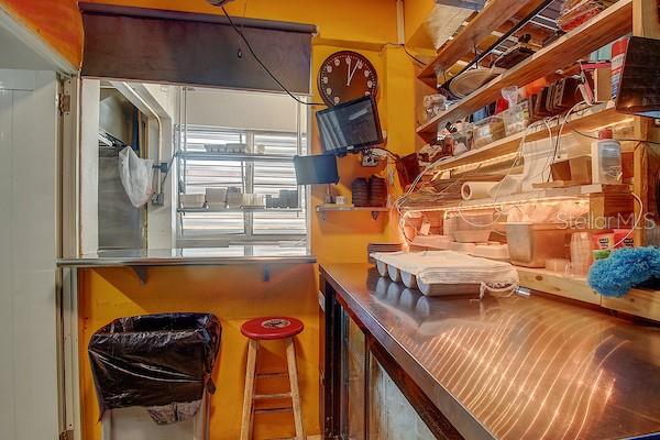 DEWEY - Commercial Sale