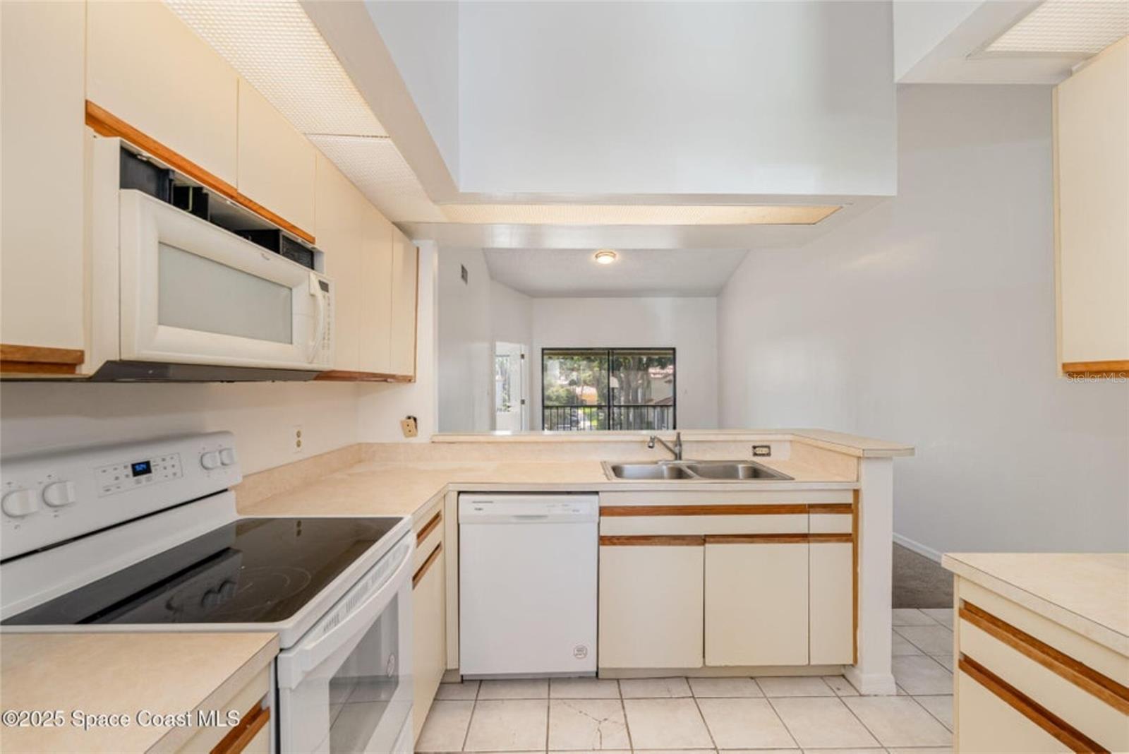 1051 COUNTRY CLUB DRIVE 521