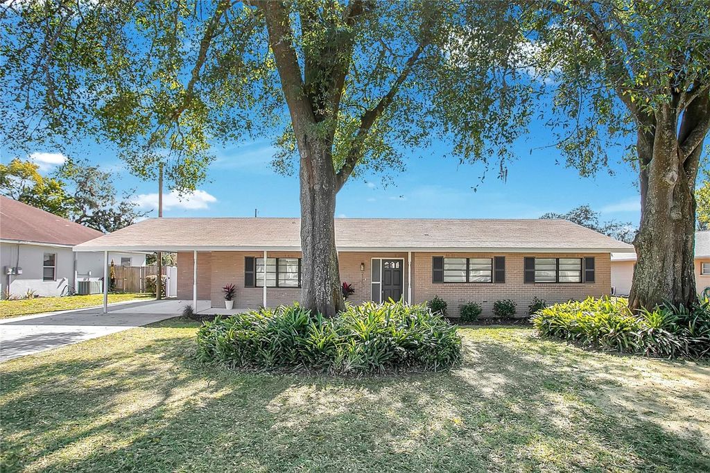 Photo of 2115 Lake Holloway Boulevard, Lakeland, FL 33801 (MLS # L4959277)
