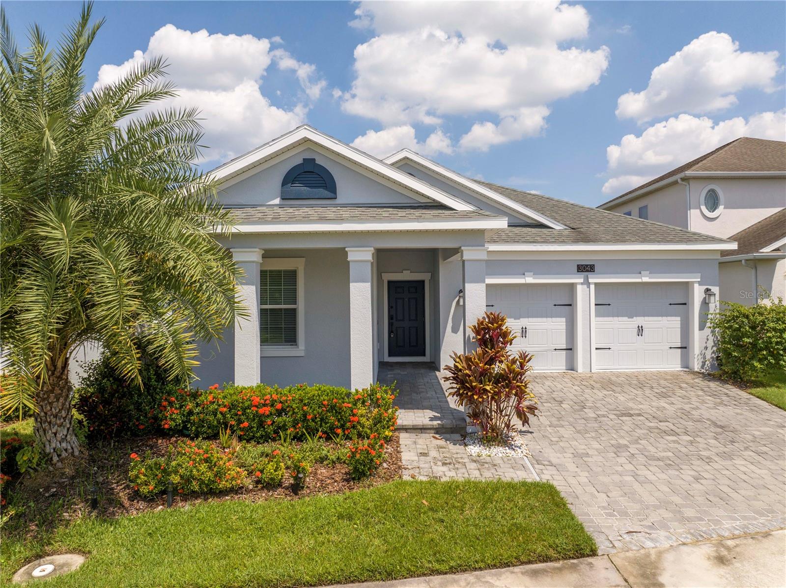 Welcome to your dream home in the highly sought-after community of Storey Lake in Kissimmee, Florida!
Nestled in the heart of Central Florida, this beautiful single-family residence features a modern design with a spacious open floor plan, all on one level. The home offers 3 bedrooms and 2 bathrooms, perfectly designed for comfort and functionality.
Located in one of the most desirable residential gated communities in the region, it is ideal for families looking for a quiet neighborhood with the convenience of being close to everything.