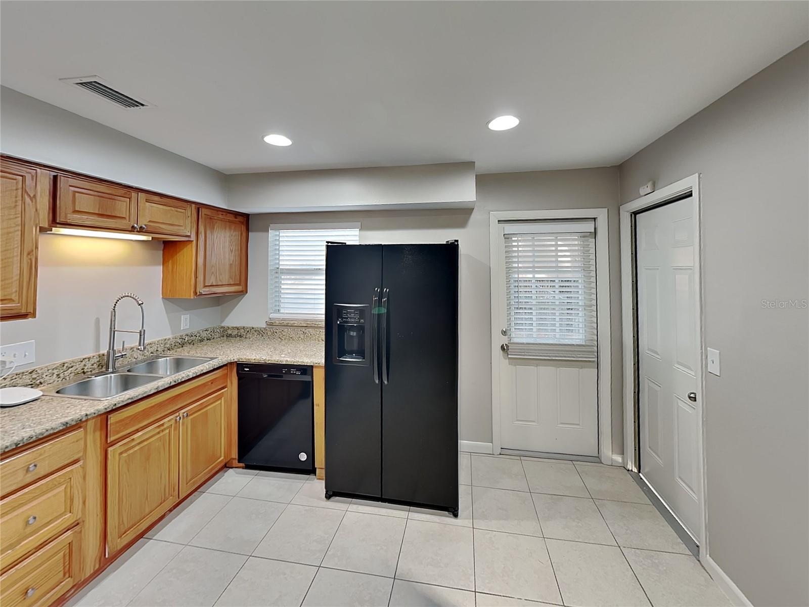 THE GROVES NORTH - Residential Lease