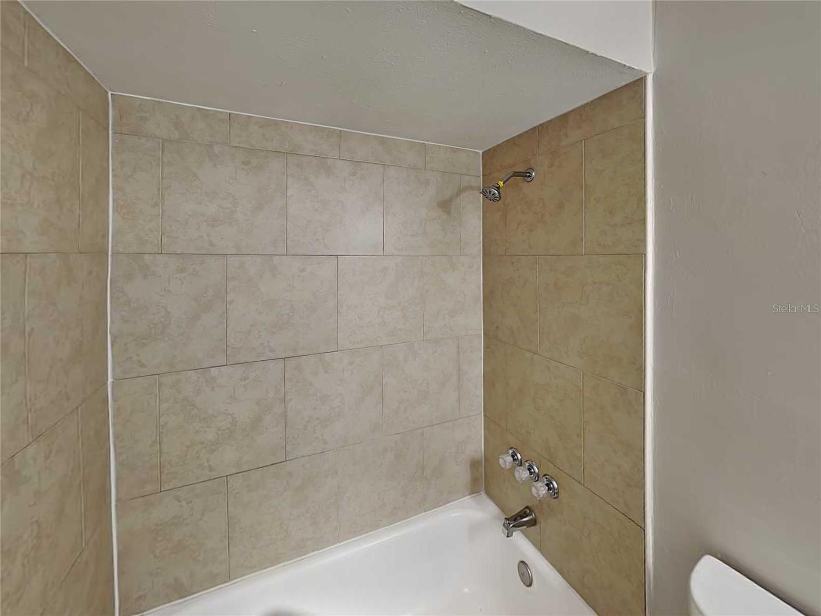 THE GROVES NORTH - Residential Lease