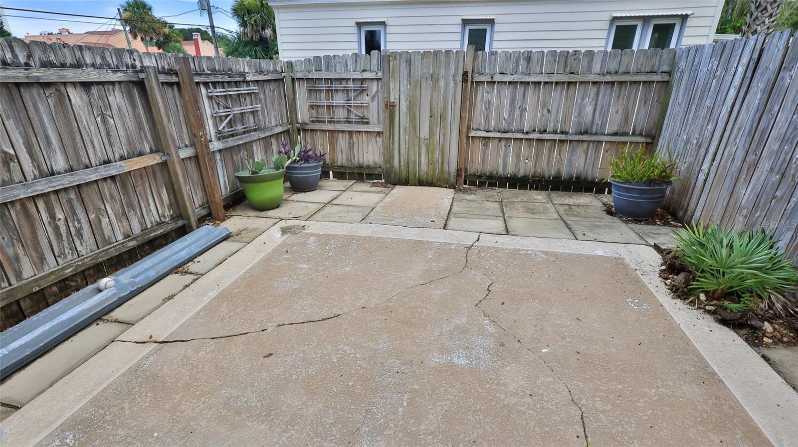 TOWNHOMES AT OLEANDER CONDO - Residential