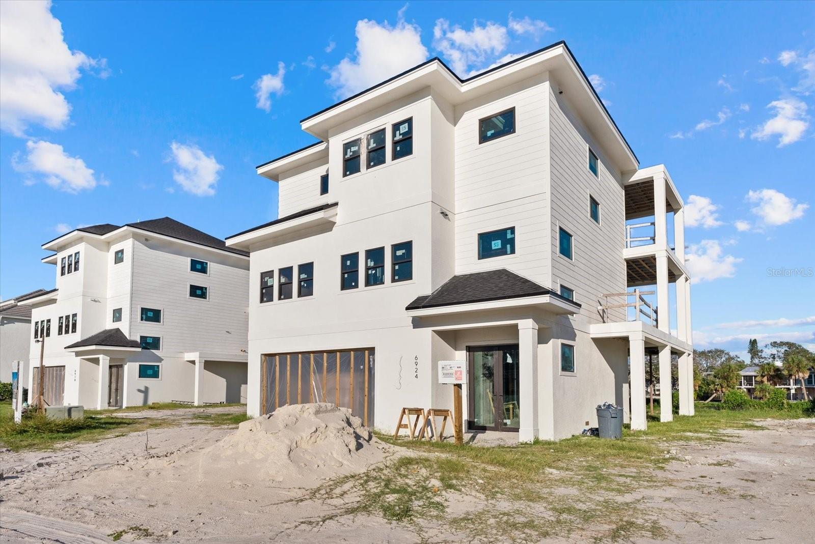 CORONAS PARK - Residential