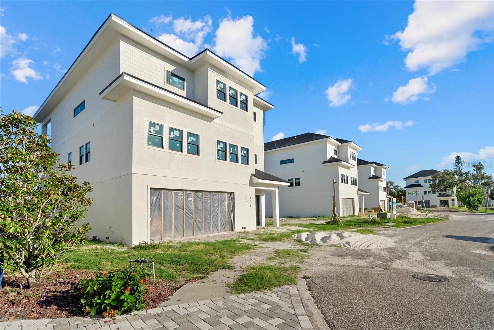 CORONAS PARK - Residential