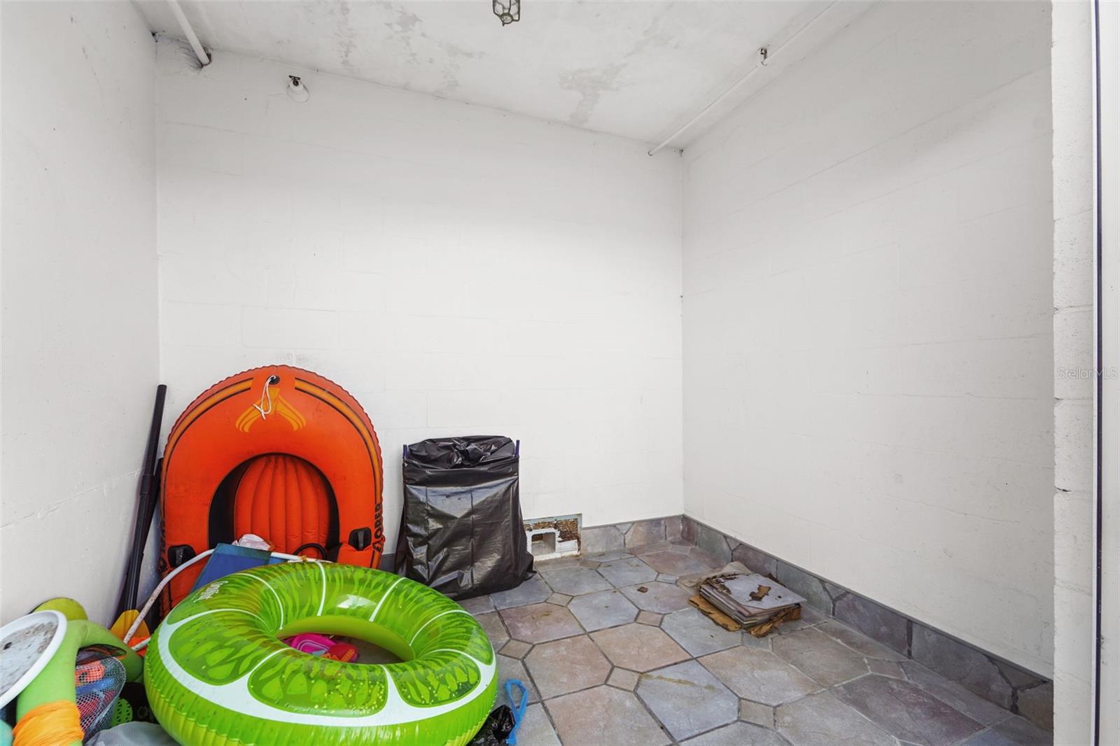 LAS BRISAS CONDO - Residential