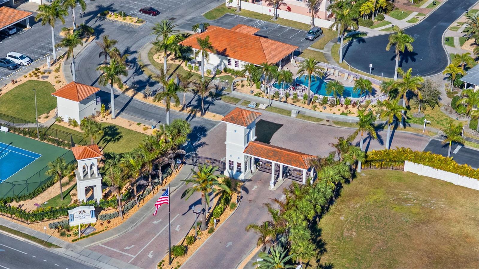 LAS BRISAS CONDO - Residential