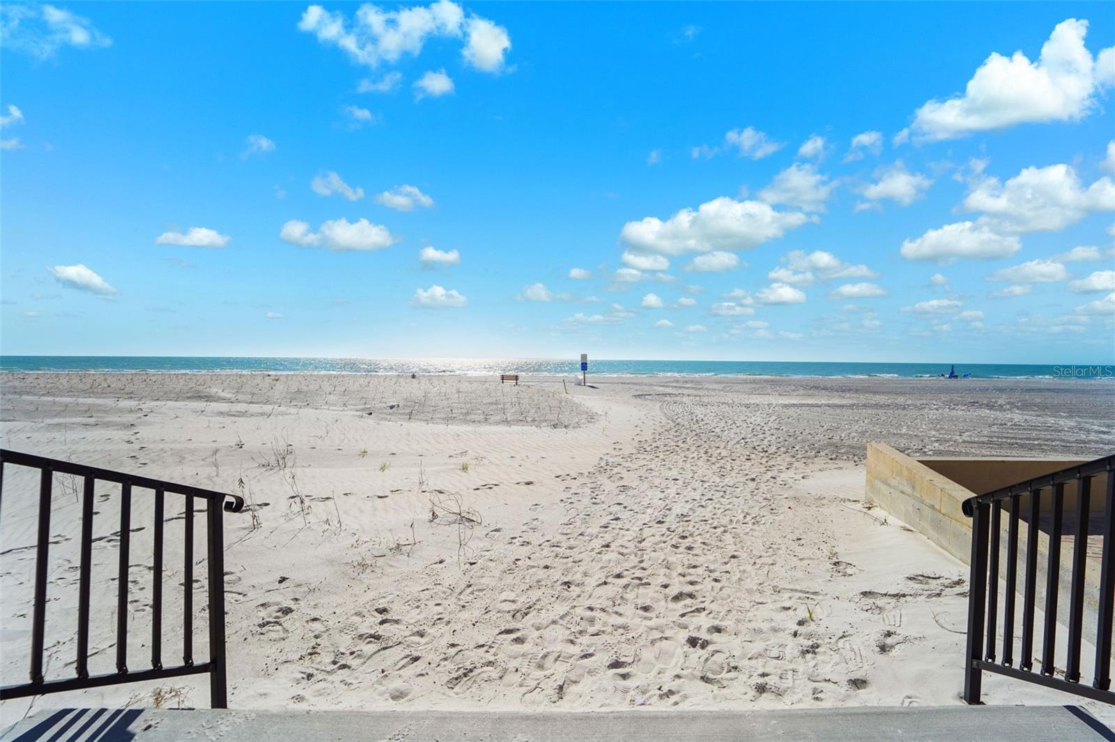 LAS BRISAS CONDO - Residential