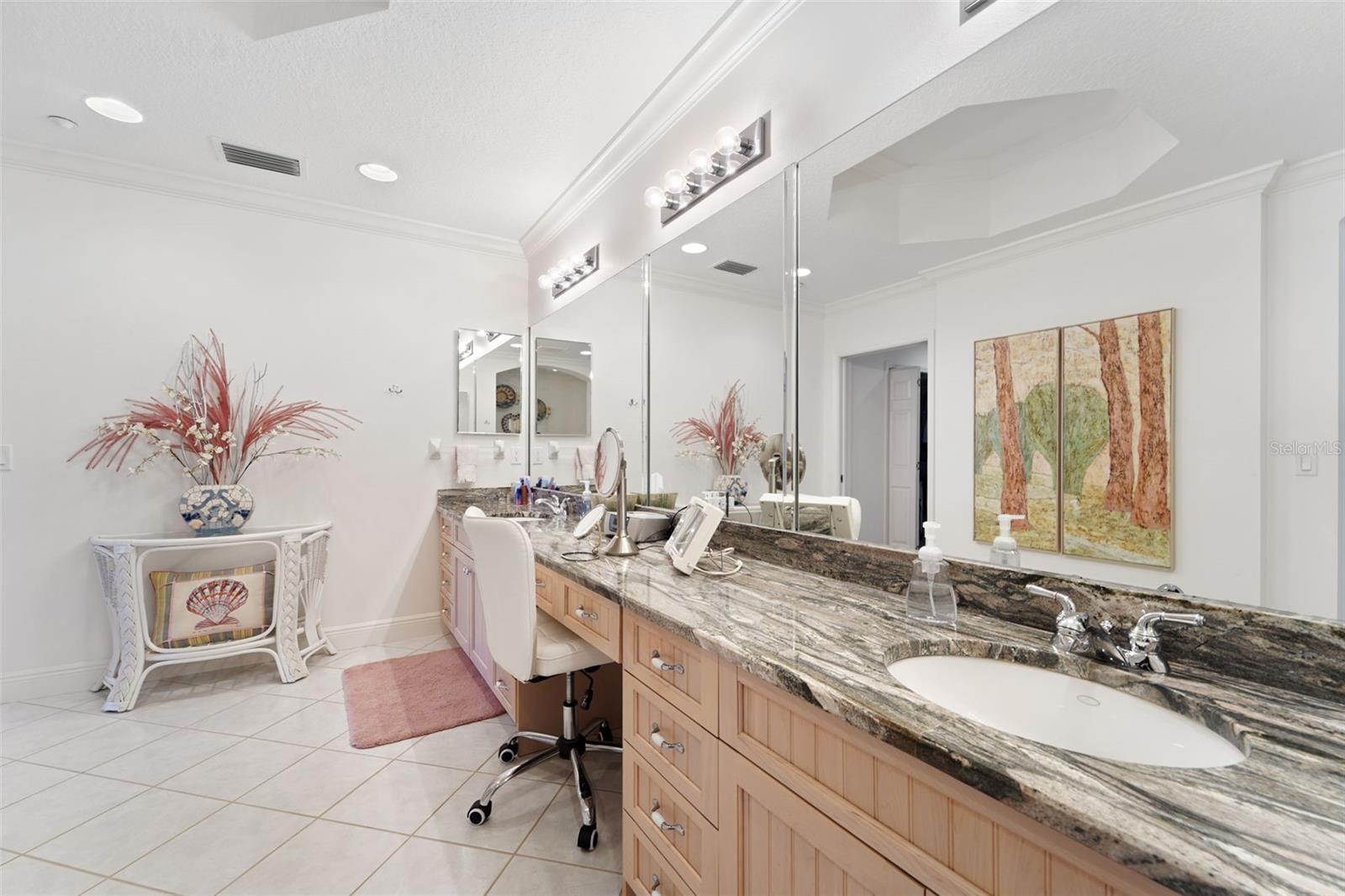 LAS BRISAS CONDO - Residential