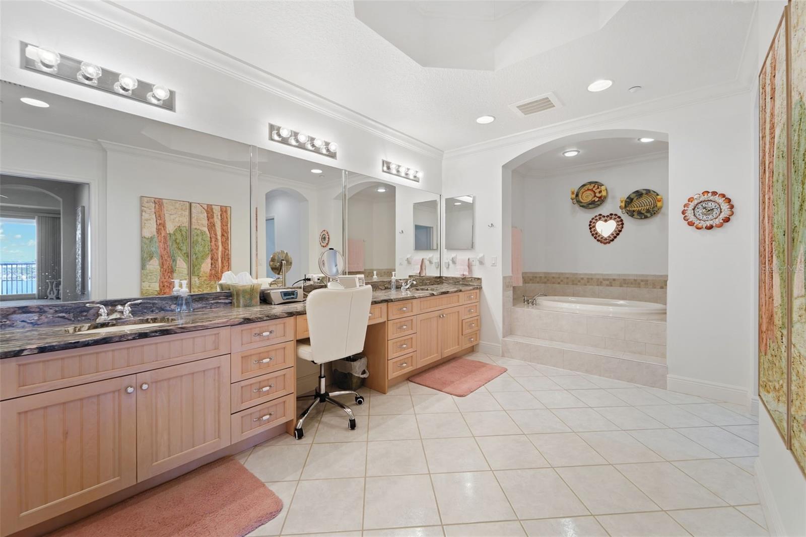 LAS BRISAS CONDO - Residential