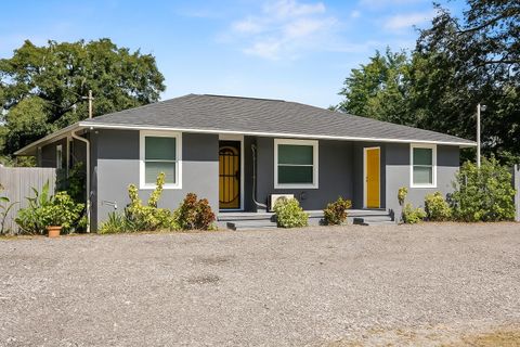 Photo of 1201 1st Street, Orlando, FL 32824 (MLS # A4669927)