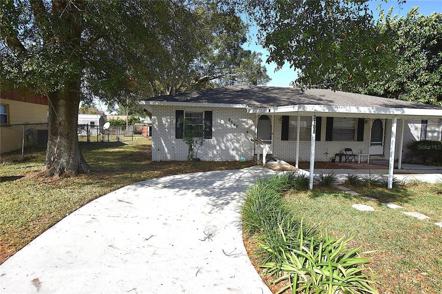 One or more photo(s) has been virtually staged. Check out this three bedroom two bath half duplex located on a quiet street in South Lakeland. This property has new LVP flooring throughout the property. No carpeting. Open floor plan. Formal dining space. Spacious living room. Freshly painted inside. Fenced yard. Washer and dryer hook up in laundry room. Lawn care included. Administration Fee:
Upon approval tenants will be subject to a $250 one-time administration fee.
 
***This property is proud to offer deposit-free living to qualified renters through Obligo! We understand that moving costs can add up, so we want to extend financial flexibility to our residents.***
 
Resident Benefit Package (Included in rental amount):
-Bi-monthly A/C Filter Delivery 
-$100,000 Tenant Liability Insurance/ $10,000 Content Coverage
-Identity Protection
-Credit building (All Credit Bureaus)
-Piñata Tenant Rewards Program
-Tenant Portal Access: Online payments & submission of maintenance requests
-24 Hour Emergency Maintenance Hotline
-Pest control included