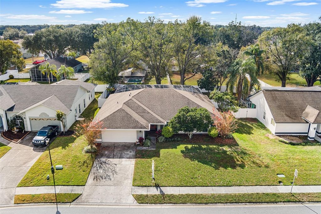 Photo of 707 Powder Horn Row, Lakeland, FL 33809 (MLS # L4955664)
