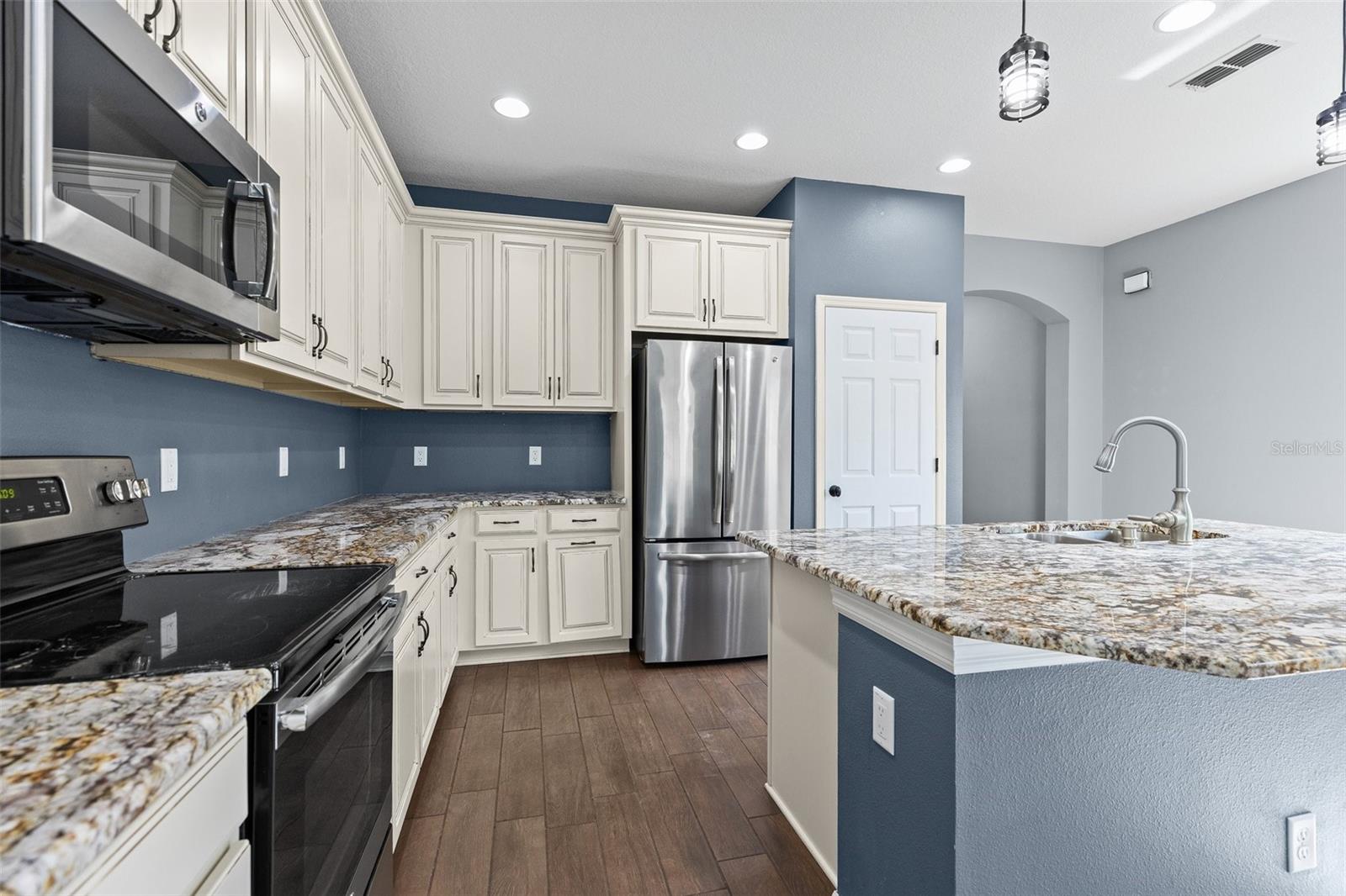 LONG LAKE RANCH VILLAGE 1A - Residential Lease