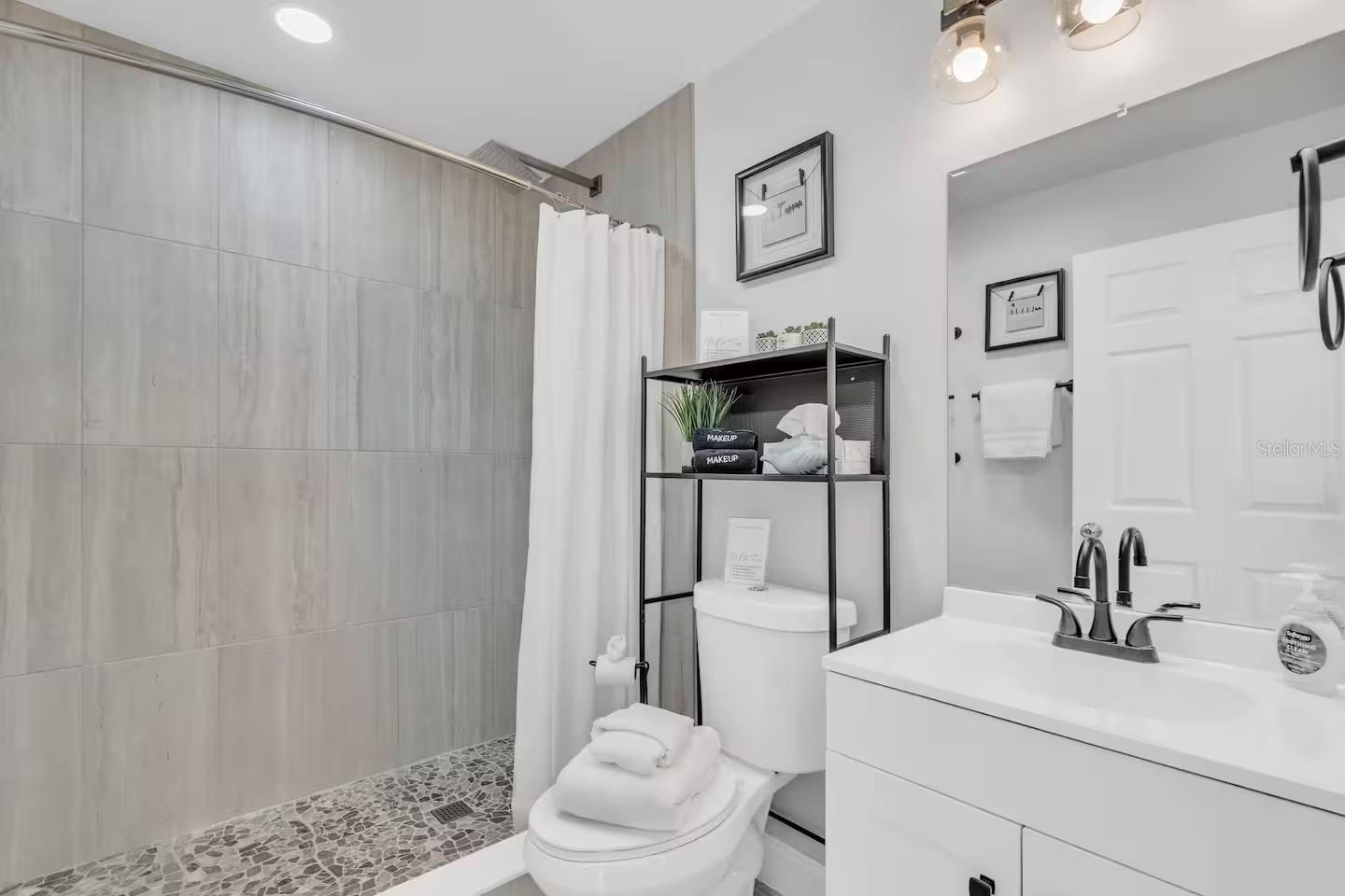 LOT 15 BLK B REV PLAT OF VALENCIA TERRACE - Residential Lease