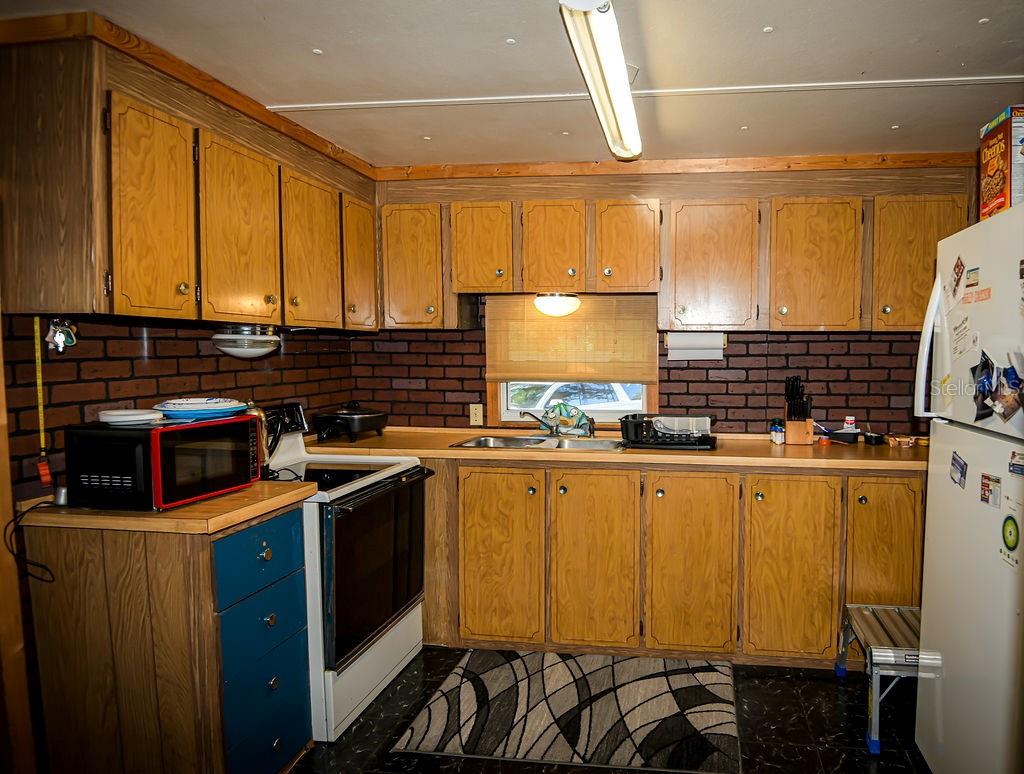 INTERLACHEN LAKES ESTATES - Residential