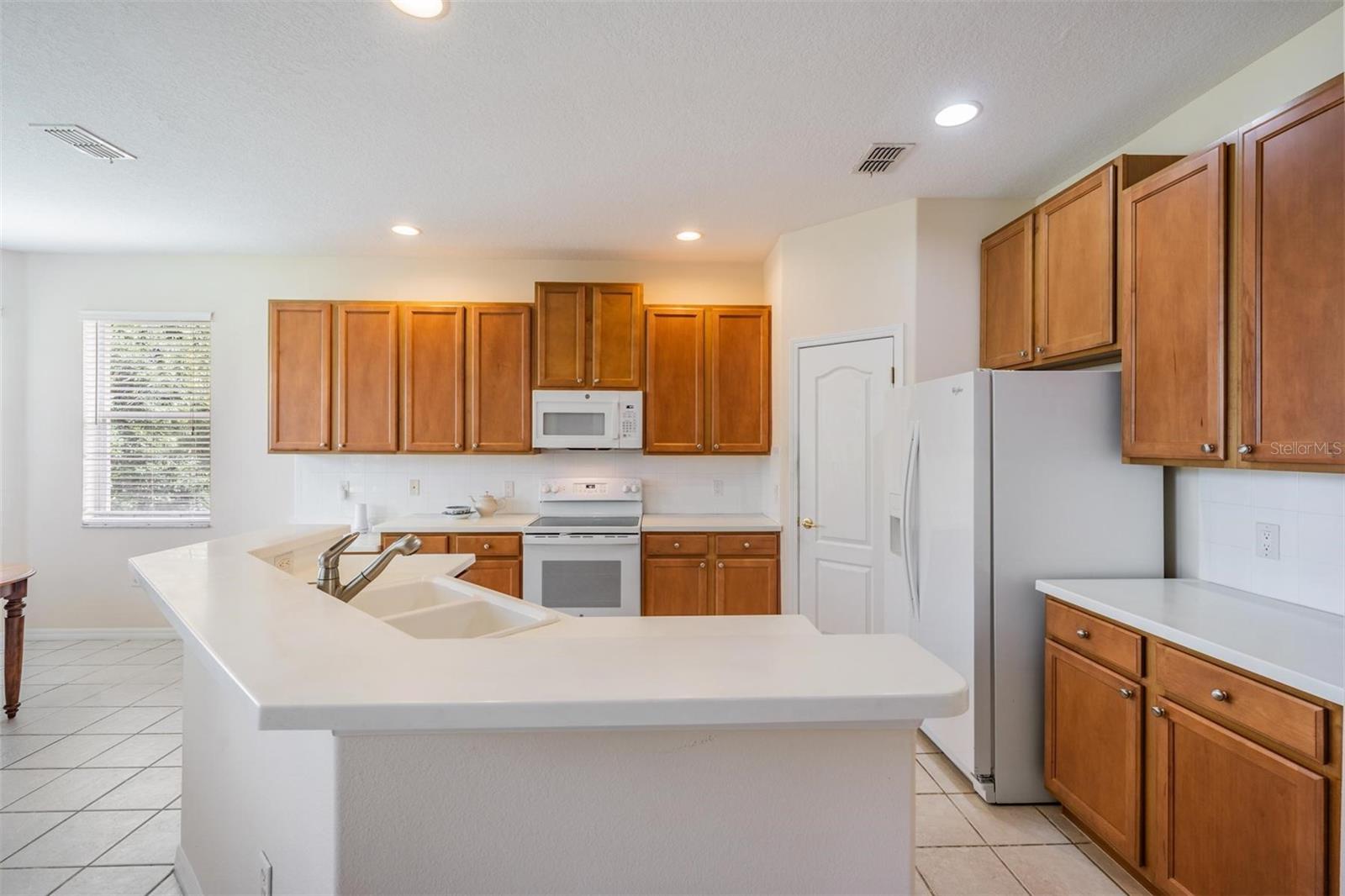 1612 LAKESTONE DRIVE