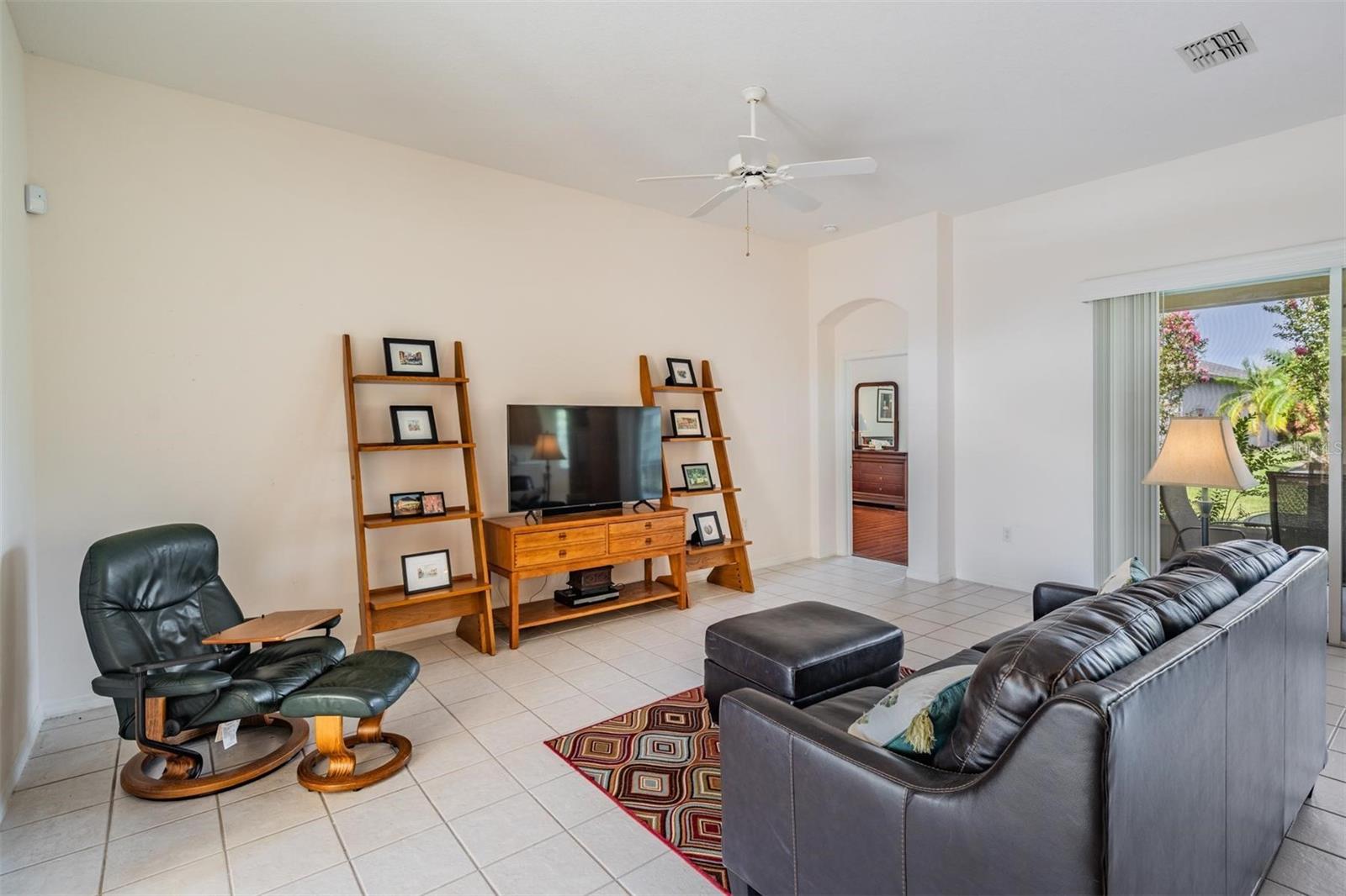 1612 LAKESTONE DRIVE