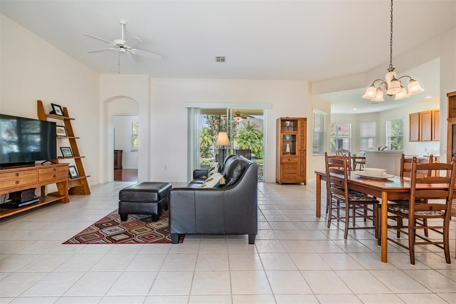 1612 LAKESTONE DRIVE