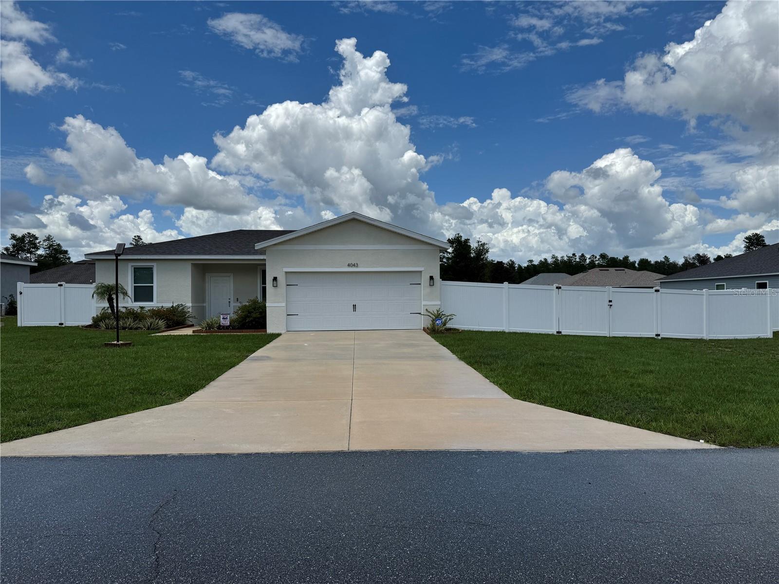 Beautiful 3-bedroom, 2-bath home in Marion Oaks! This well-maintained property features a split
floor plan, tile flooring in main areas, and a spacious great room with dining/living combo. Enjoy a
functional kitchen with ample cabinet space and stainless steel appliances. The large fenced
backyard is perfect for relaxing or entertaining. Located near parks, schools, and easy access to
I-75. No HOA or CDD! Great opportunity for first-time buyers or investors.