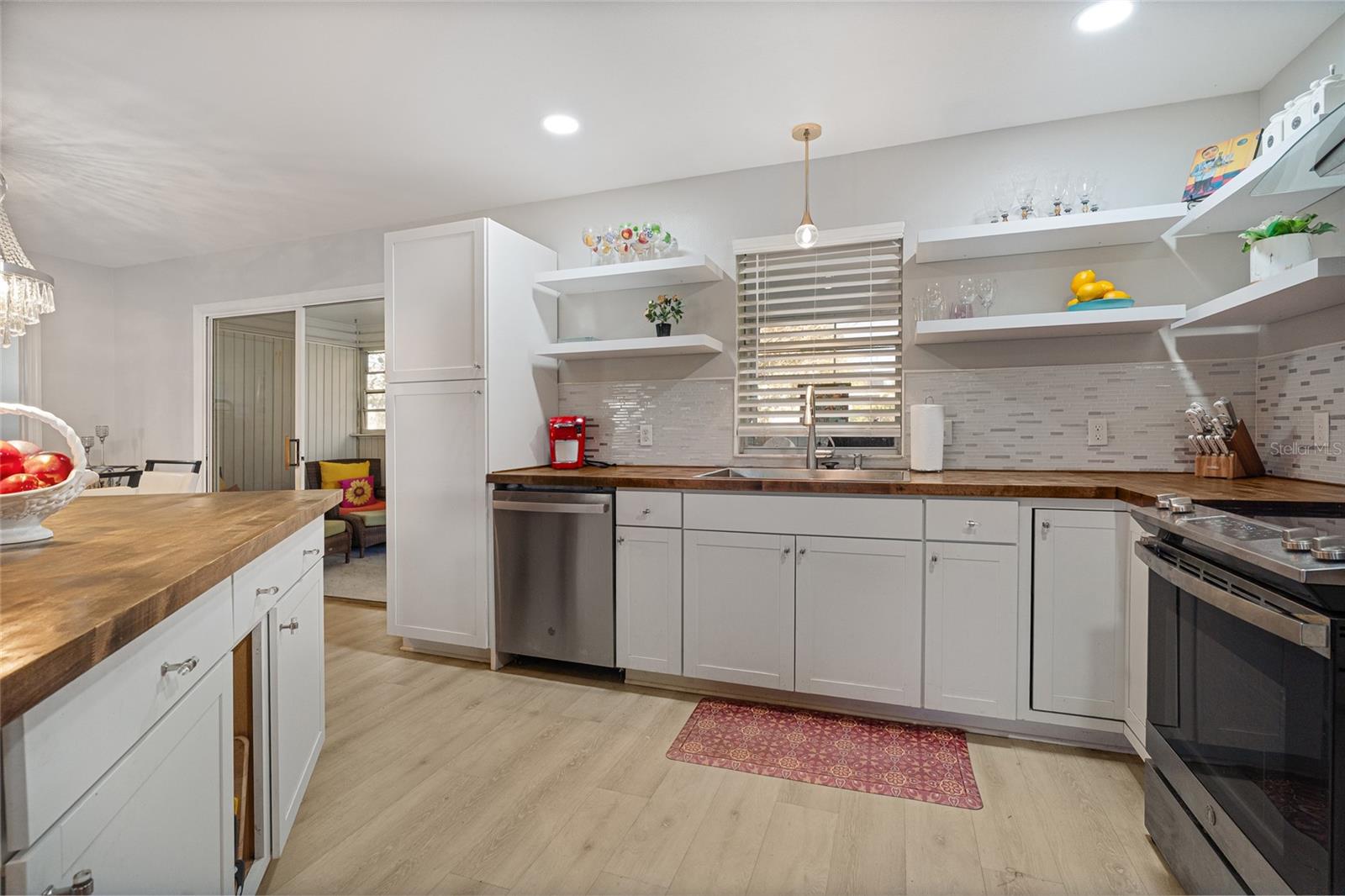 LADY LAKE ORANGE BLOSSOM GARDENS UNIT 17A - Residential