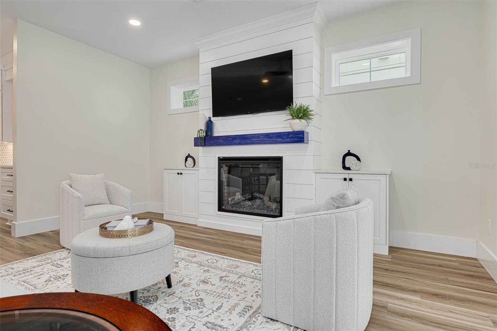 HARBOR OAKS - Residential