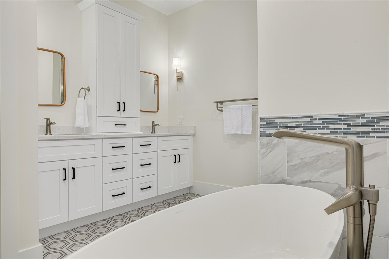 HARBOR OAKS - Residential
