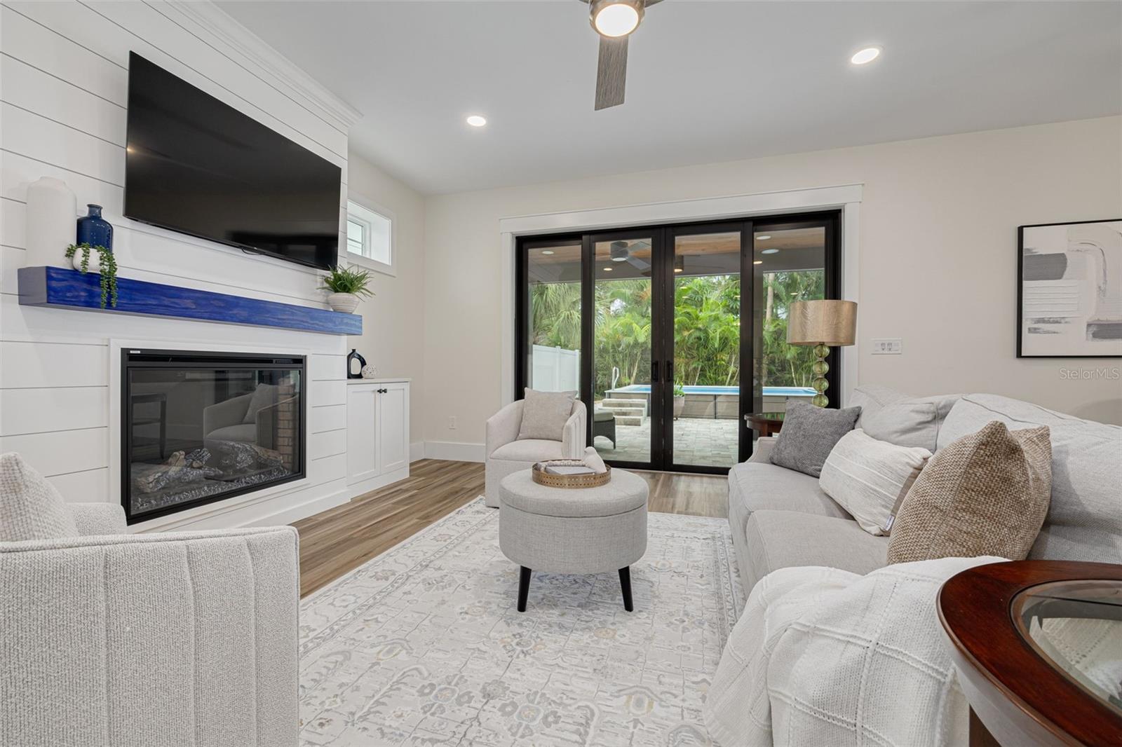 HARBOR OAKS - Residential