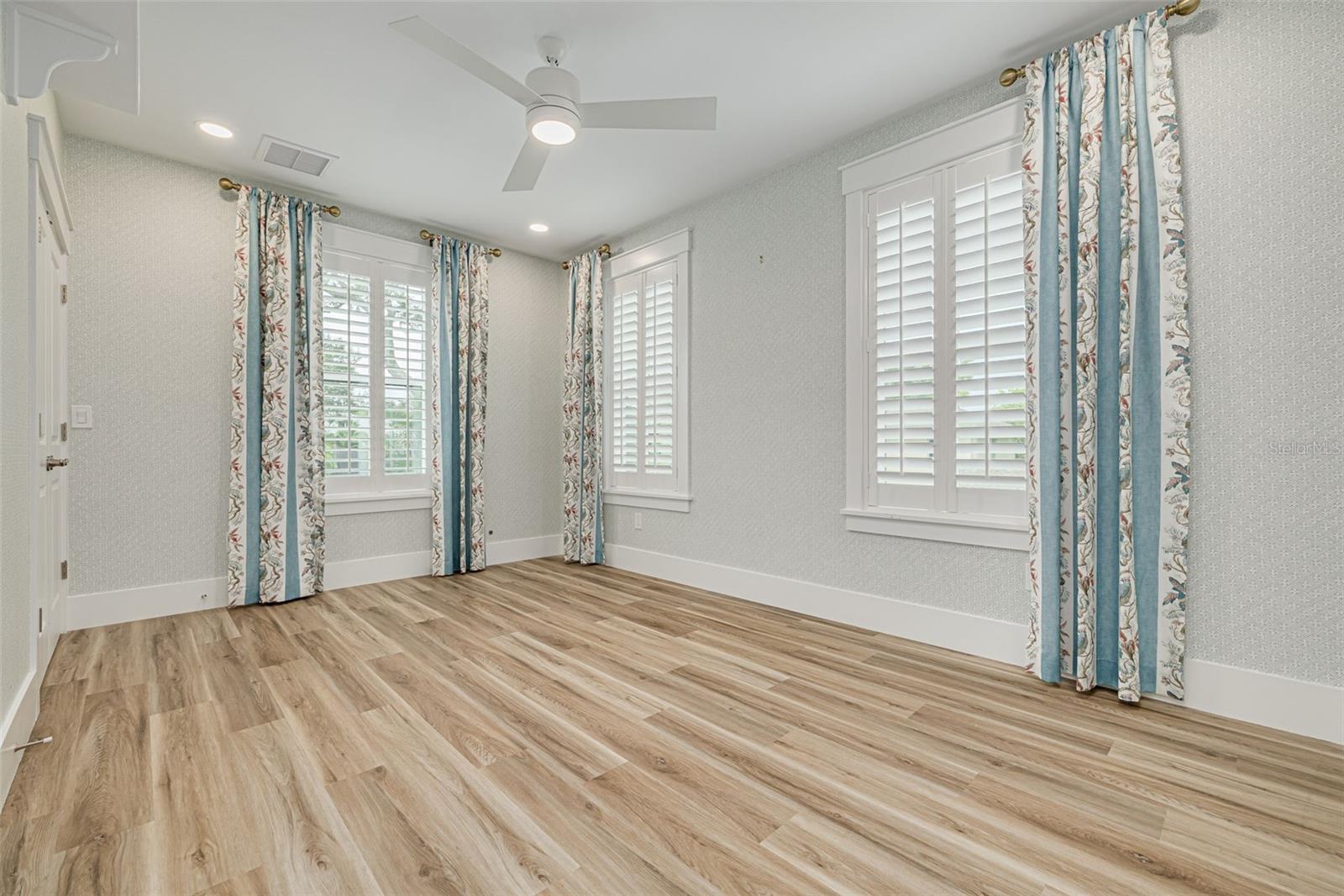HARBOR OAKS - Residential
