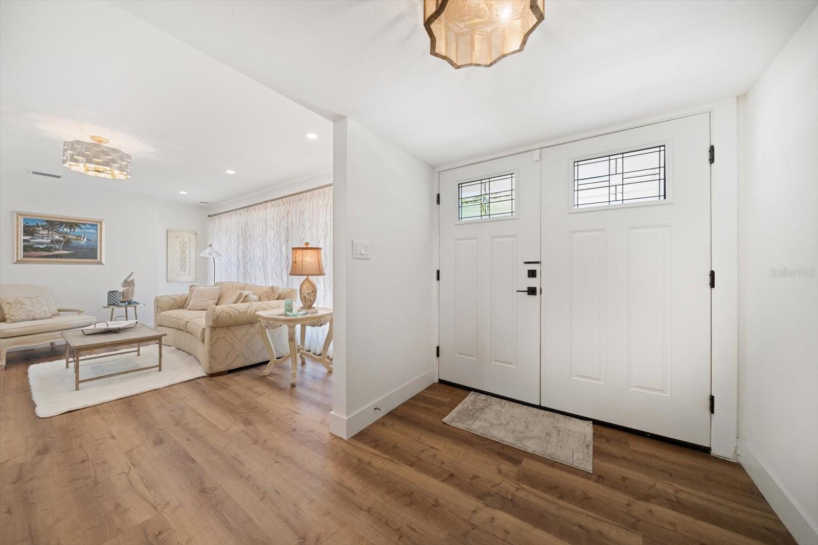 910 OAKWOOD DRIVE