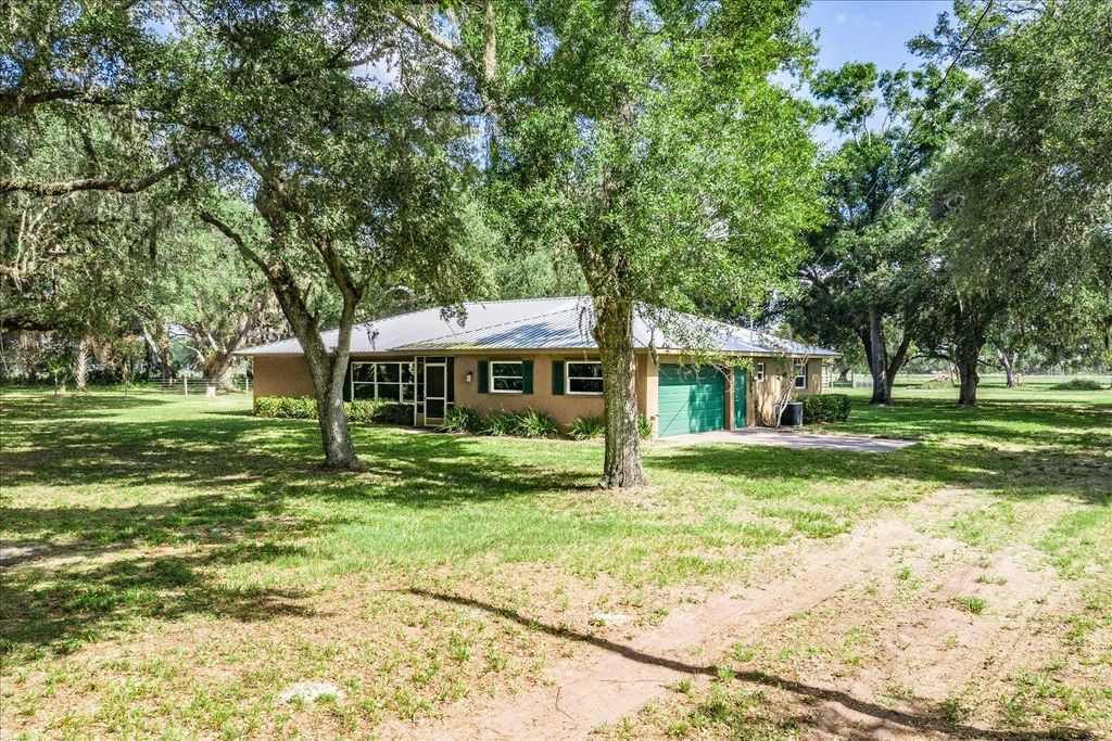 Photo of 203 Boyer Street, Venice, FL 33960 (MLS # L4953448)