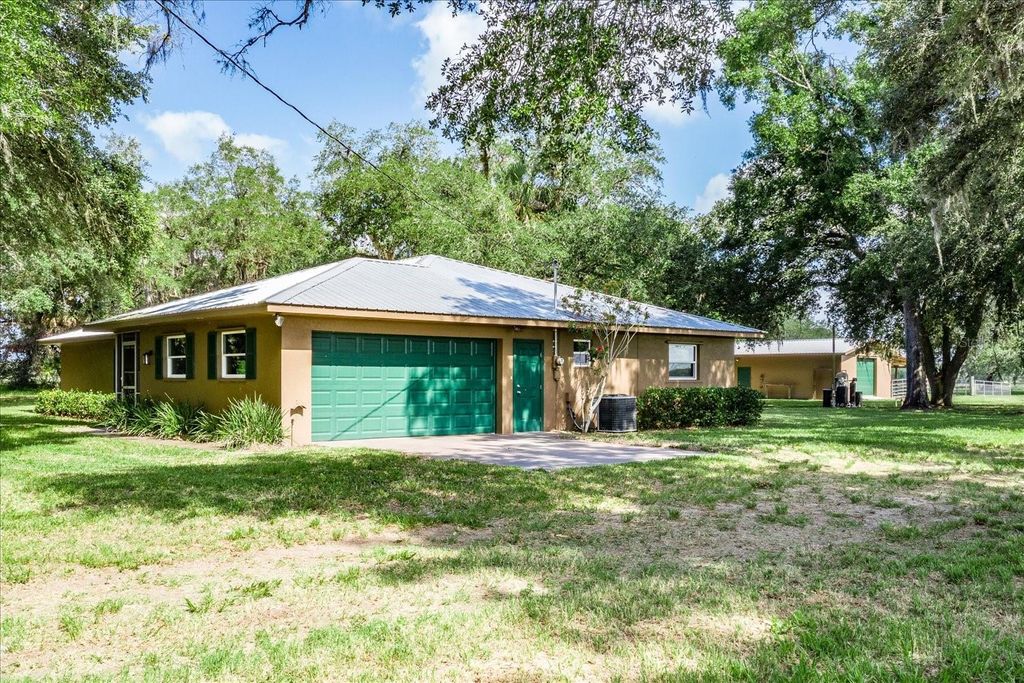 Photo of 203 Boyer Street, Venice, FL 33960 (MLS # L4953448)
