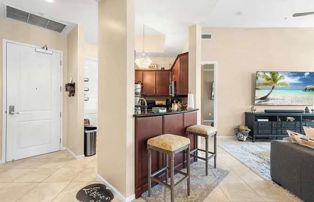 METROPOLITAN CONDO - Residential