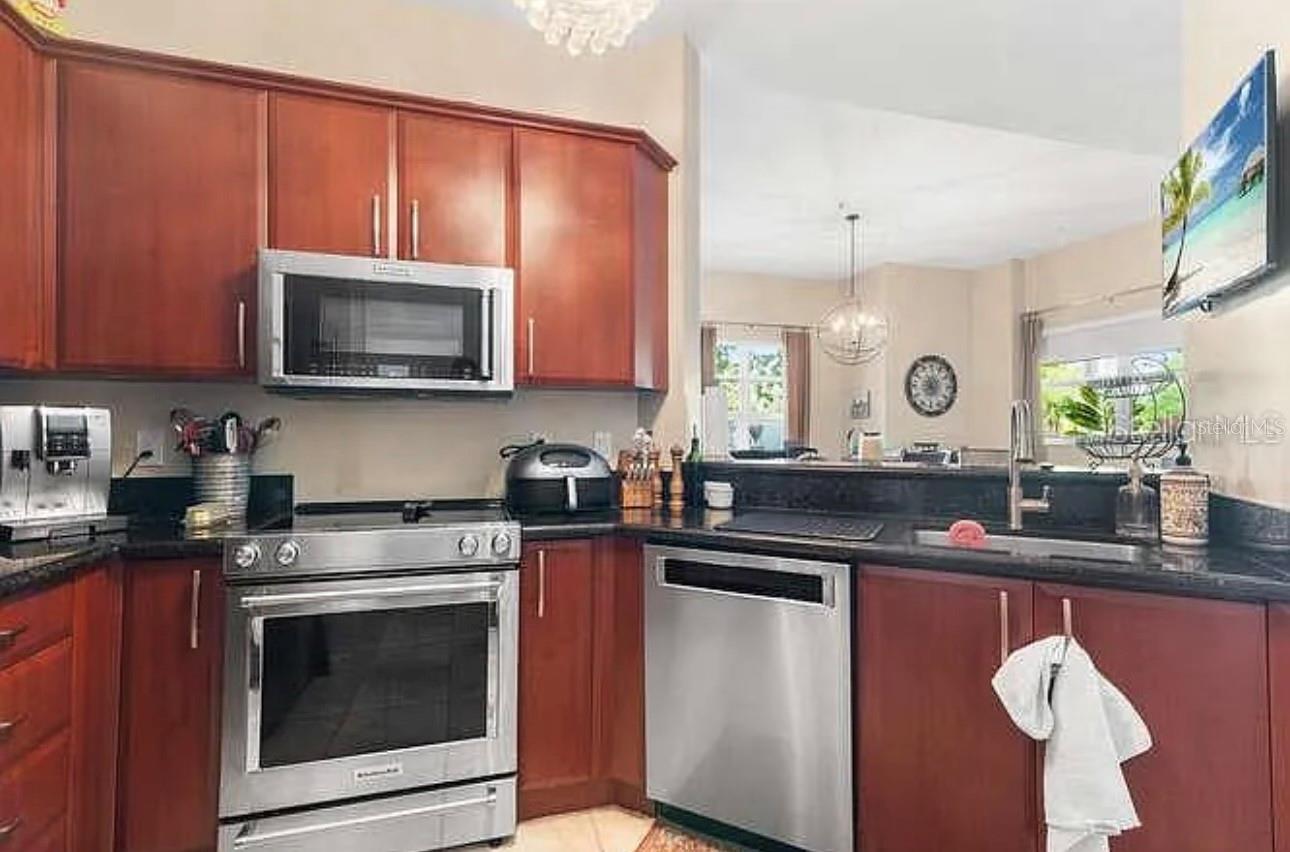 METROPOLITAN CONDO - Residential